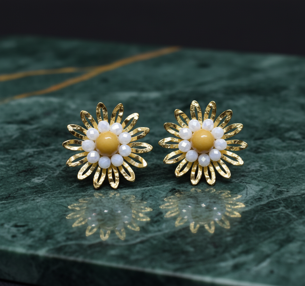 Kriki Daisy Pearl Stud Earrings