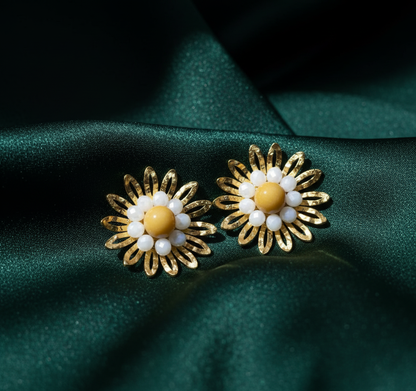 Kriki Daisy Pearl Stud Earrings