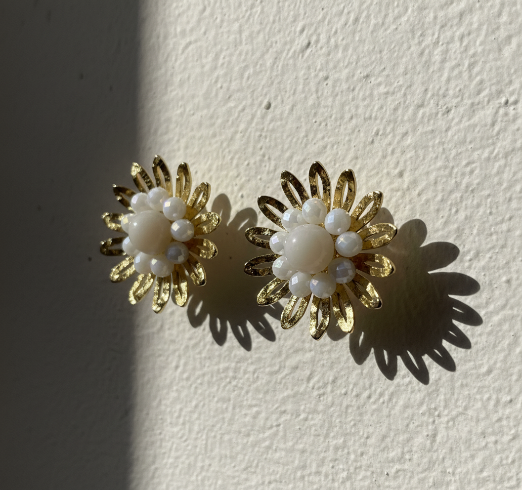 Kriki Pearl Daisy Stud Earrings