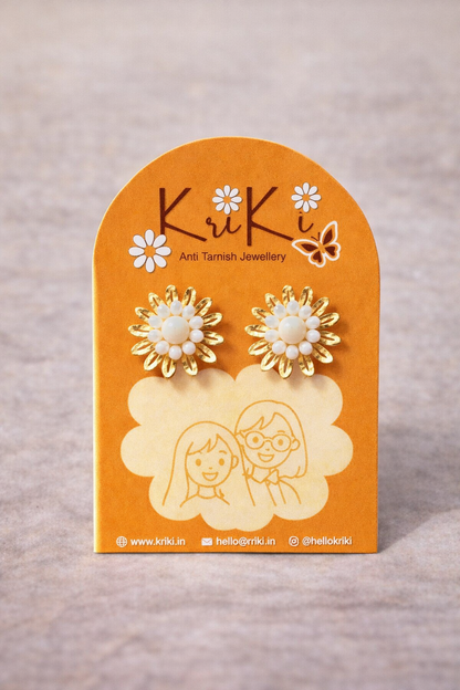 Kriki Pearl Daisy Stud Earrings